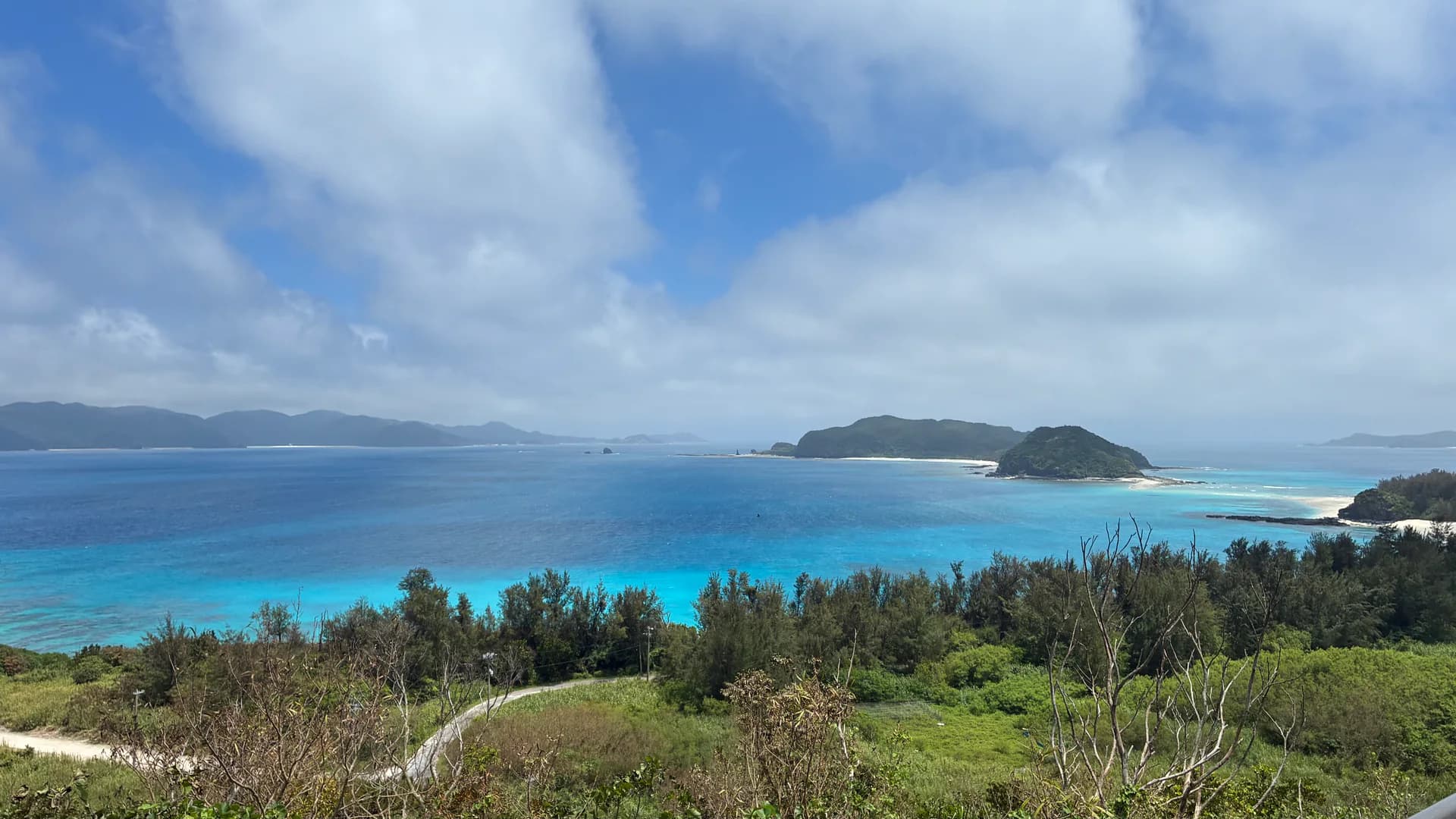 從高處俯瞰古座間味海灘與周邊海域
