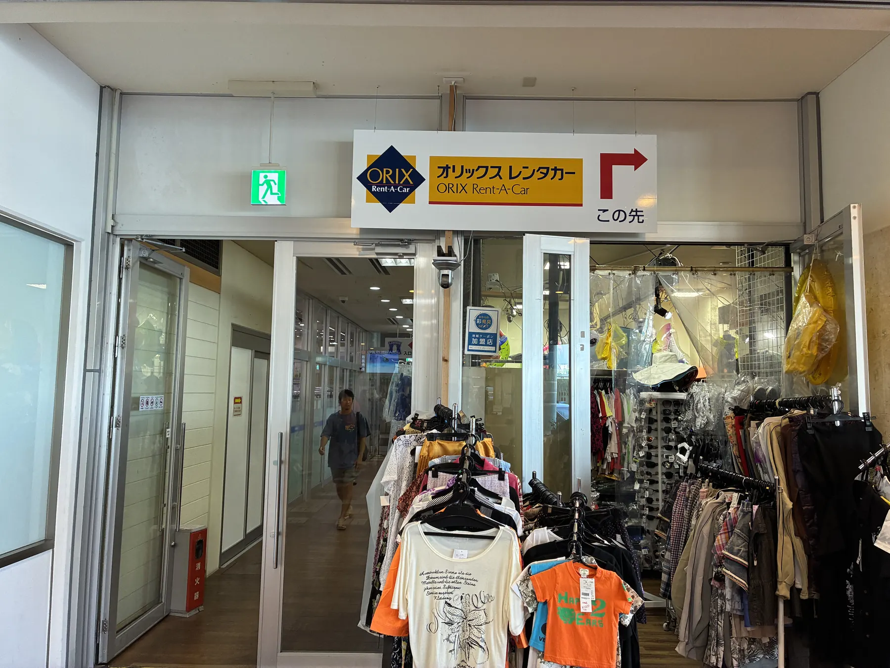とまりん1階のお土産売場正面