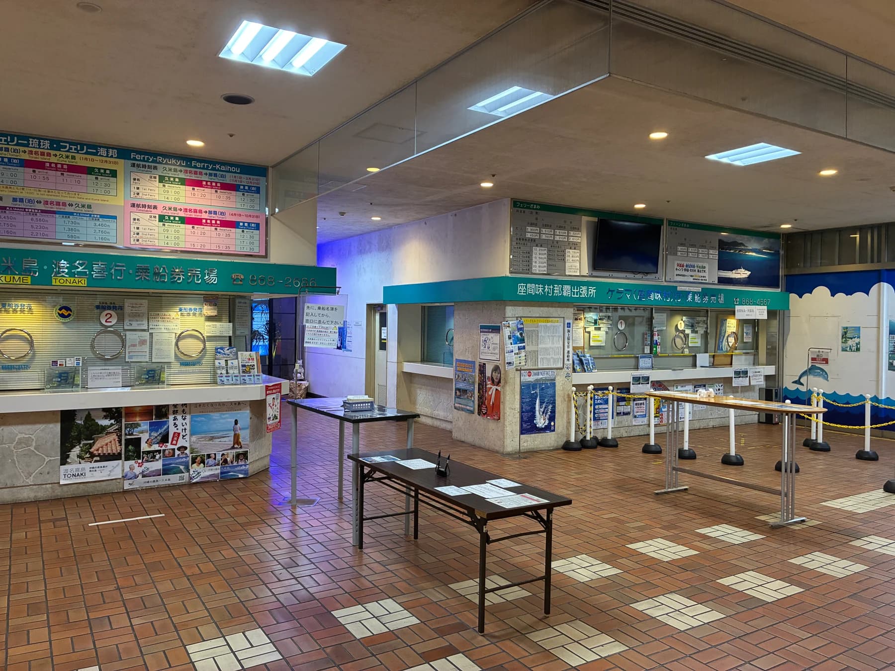 とまりん本館内のチケット売り場全体