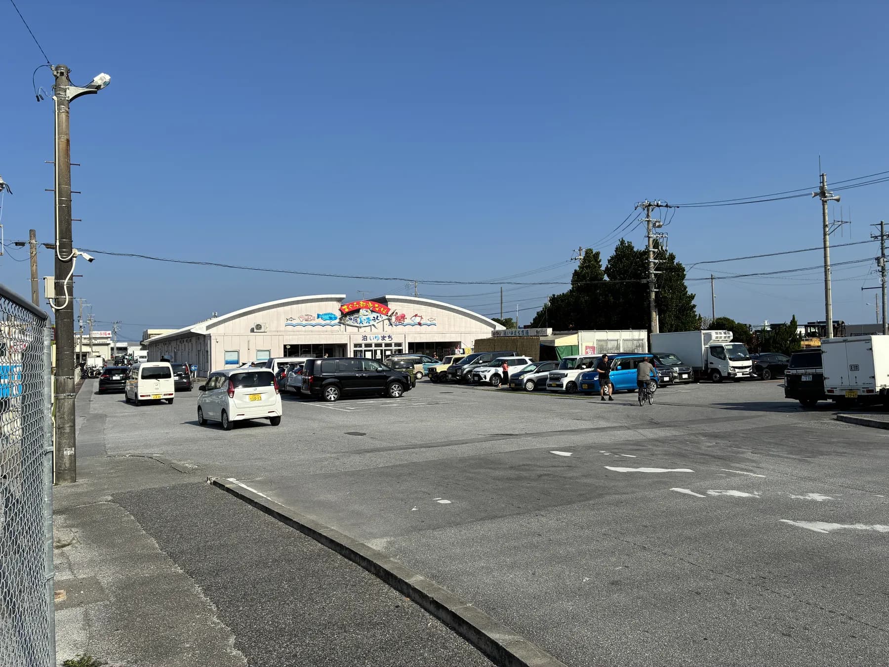 泊いゆまち敷地内の駐車場